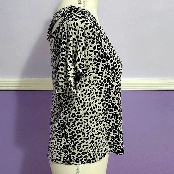 XXI Black & Gray Leopard Print Crossed Back Flowy Soft Knit Top - Picture 4 of 8
